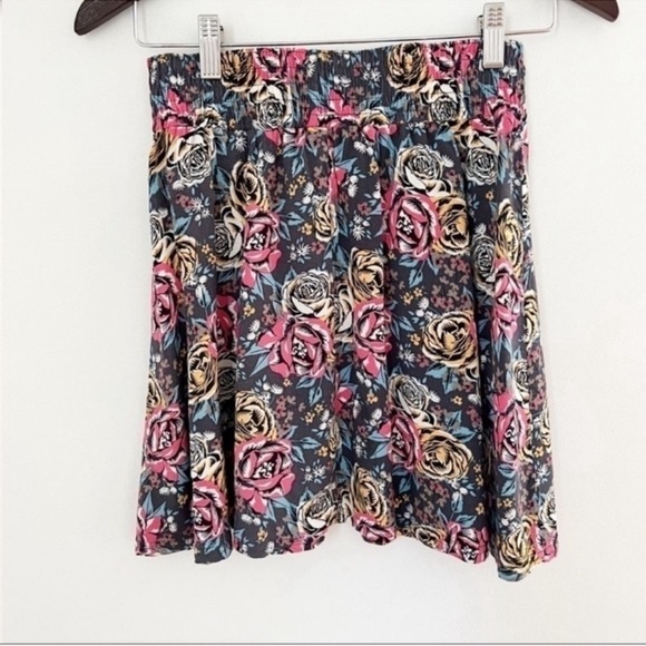 Nordstrom Frenchi Pink Rose Print Skater Mini Skirt Size Small Elastic Waist - Picture 3 of 5